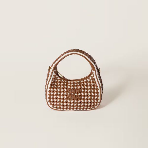 Wander leather handbag